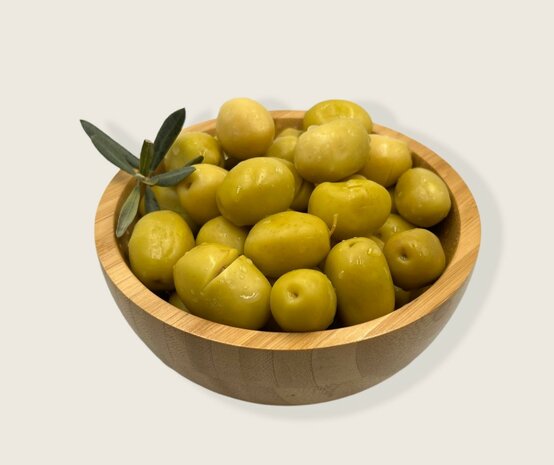 Gebarsten groene olijven met pit 1 kg